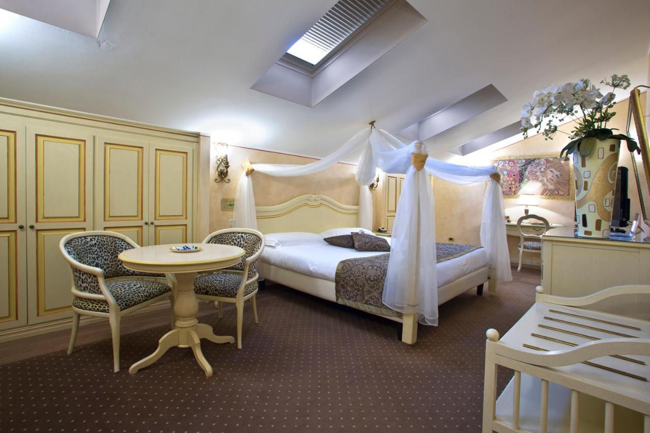Vip'S Motel Luxury Accommodation & Spa Lonato del Garda Exterior foto