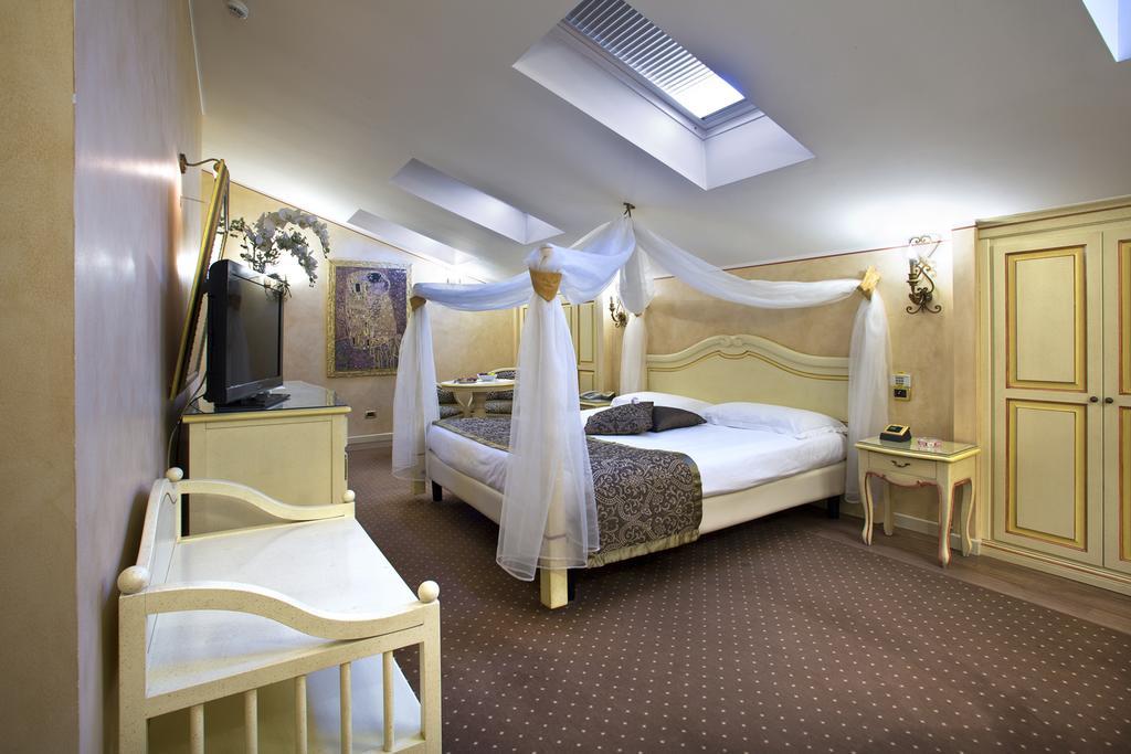 Vip'S Motel Luxury Accommodation & Spa Lonato del Garda Exterior foto